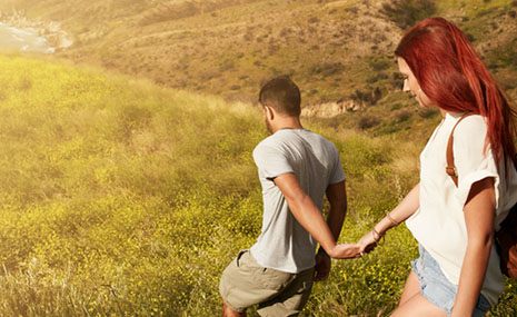 outdoor-couple couple in nature